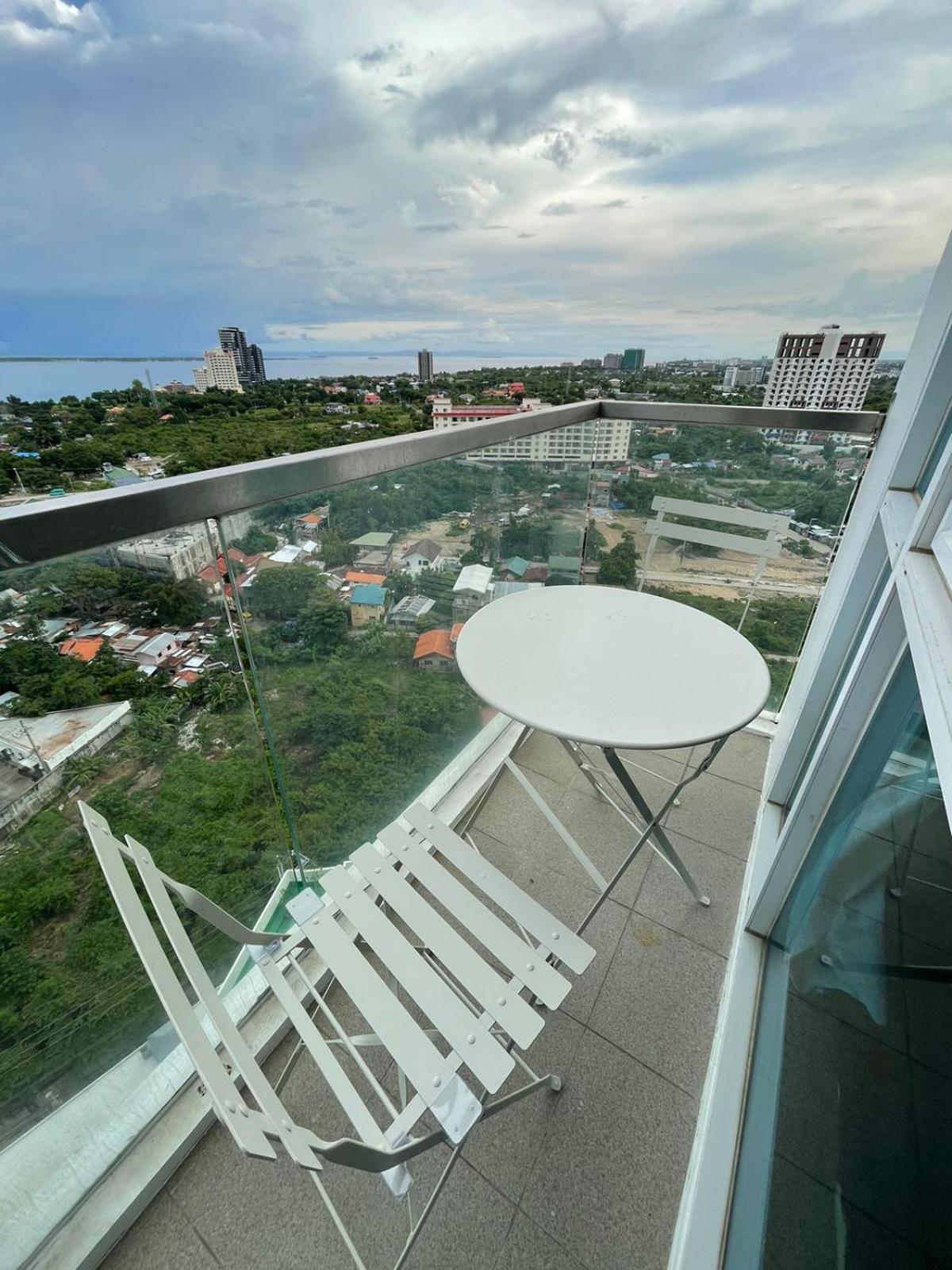 Mactan Newtown 8 Boulevard Deluxe Punta Engaño Exterior foto